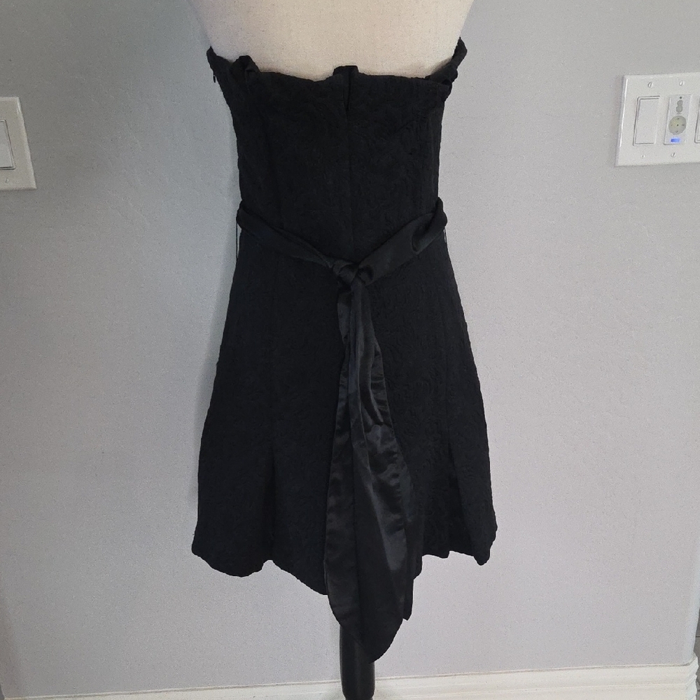 To the Max Woman's Black Floral Embroidered Strapless Pleated Party Dress Size 8 - Picture 5 of 10
